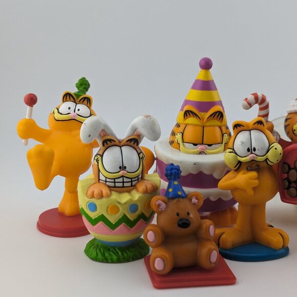Bundle of 9 vintage collectible Garfield and Odie festive toys and cake topper - Picture 2 of 11